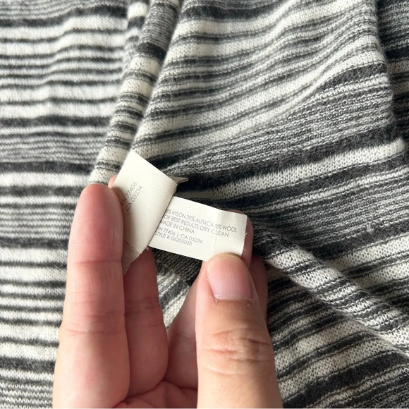 Club Monaco Alpaca Wool Blend Italian Yarn Soft Striped Infinity Scarf - Picture 6 of 9